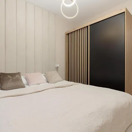 Ursus Nova With Parking By Renters Prestige Διαμέρισμα