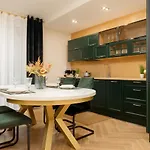 Ursus Nova With Parking By Renters Prestige 公寓